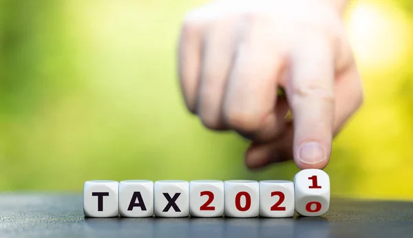 Mano Gira Los Dados Cambia Expresión Tax 2020 Tax2021 — Foto de Stock