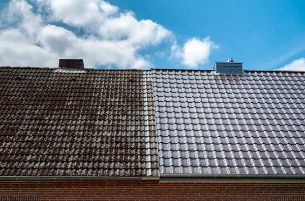 Techo Casa Medio Limpio Muestra Efecto Antes Después Una Limpieza — Foto de Stock