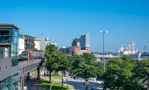 Trem Metrô Chega Área Portuária Hamburgo Alemanha — Fotografia de Stock