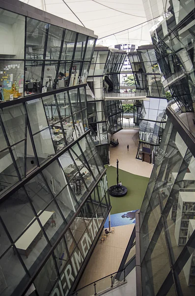 Interior da Lasalle College of the Arts. Singapura, Winstedt Roa — Fotografia de Stock