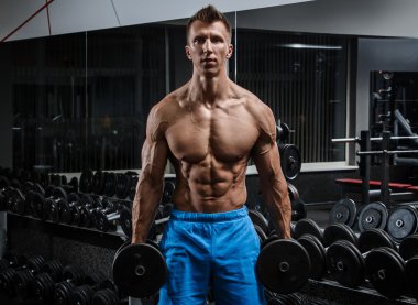 adam dumbbells ile eğitim