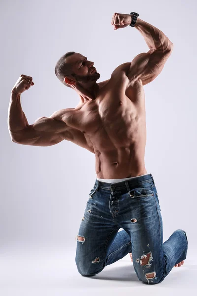 Muscular shirtless man — Stock Photo, Image