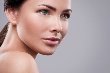 doğal makyaj kadınla