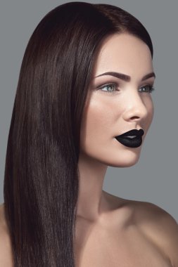 siyah dudaklar esmer kadın