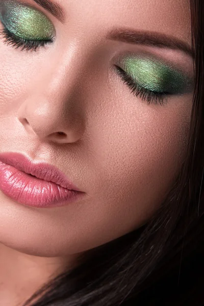 Mujer con hermoso maquillaje —  Fotos de Stock