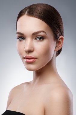 kadının yüzü temiz bir cilt