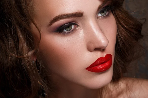 Beautiful woman with red lips — Stock Photo, Image