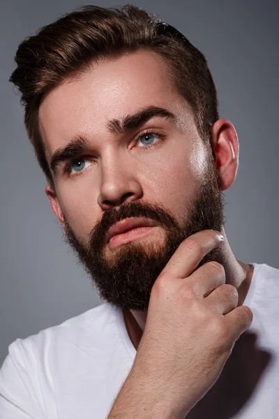 Hombre guapo con barba — Foto de Stock