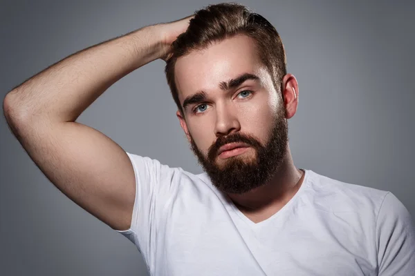 Schöner Mann mit Bart — Stockfoto