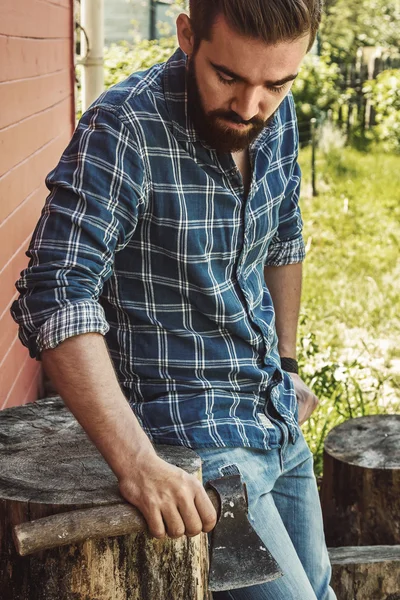 Schöner bärtiger Mann — Stockfoto