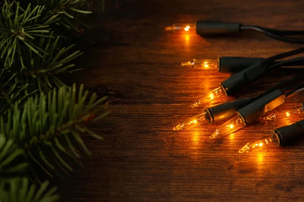 Julljus och grenar av Gran — Stockfoto