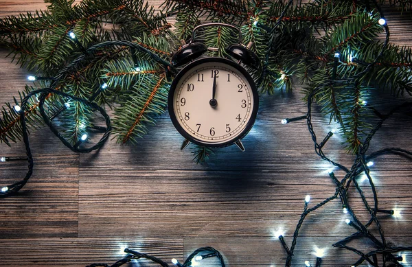 目覚まし時計、クリスマス ライト — ストック写真