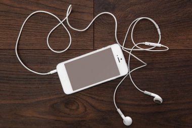 akıllı telefon ve kulaklık