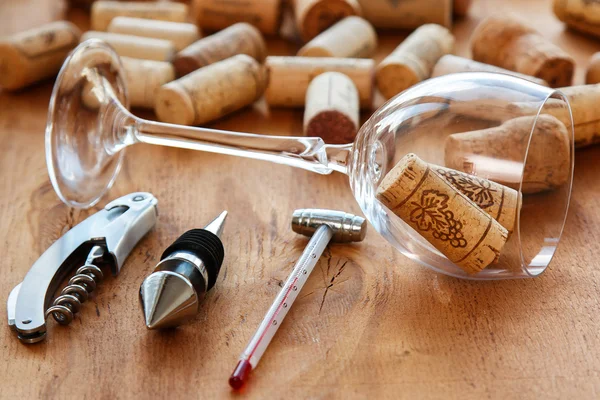 Diferentes herramientas de vino —  Fotos de Stock