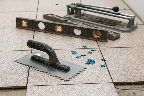 Installation of floor tiles — Stock Photo, Image