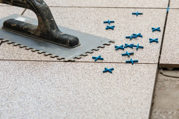 Installation of floor tiles — Stock Photo, Image