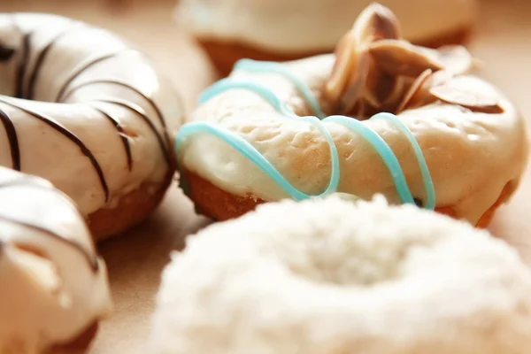 Различные сладкие пончики — стоковое фото