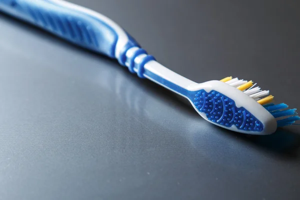 Gros plan sur la brosse à dents colorée — Photo