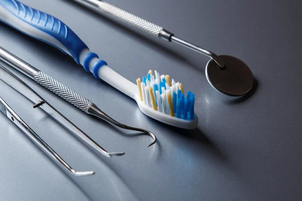 Brosse à dents et équipement dentaire — Photo