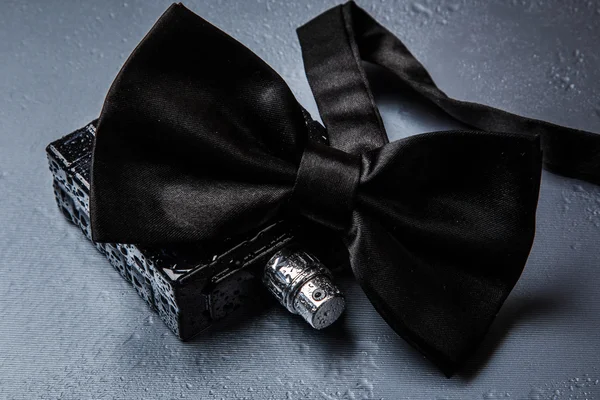 Bottle of male perfume and bow tie — Stock Photo, Image