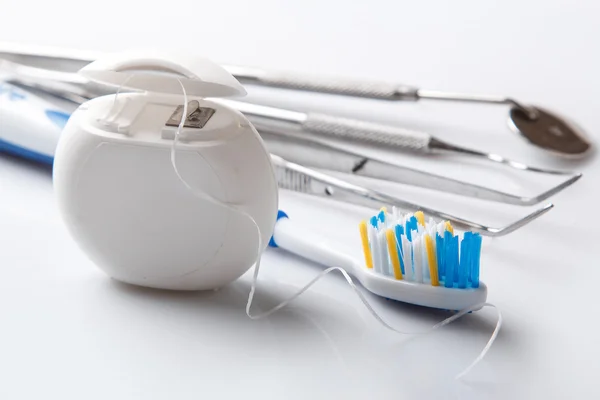 Różne narzędzia do opieki stomatologicznej — Zdjęcie stockowe