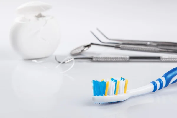 不同的工具，为牙科保健的 — 图库照片