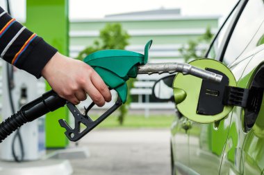 Araba gaz istasyonu