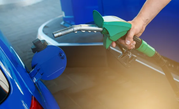 Man refuel his car — Stock Photo, Image