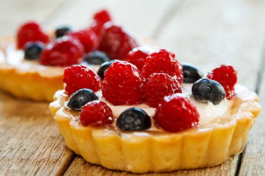 Tatlı kek çilek ile