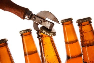 Şişe bira ve vintage açacağı