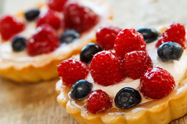 Sweet cakes with berries — Stock Photo, Image