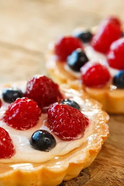 Torturi dulci cu fructe de padure — Fotografie, imagine de stoc