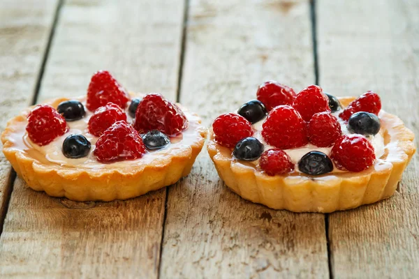 Sweet cakes with berries — Stock Photo, Image