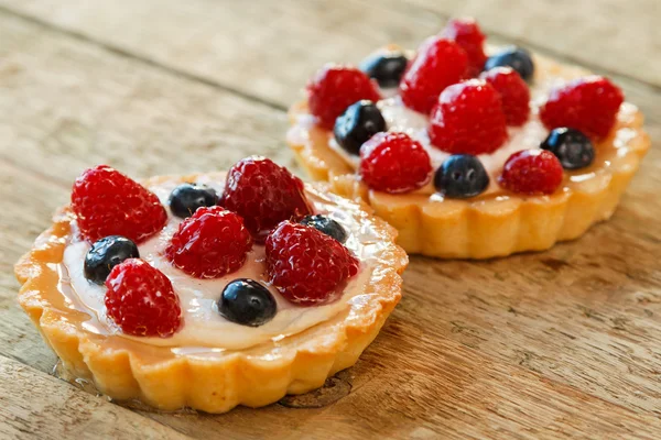 Torturi dulci cu fructe de padure — Fotografie, imagine de stoc