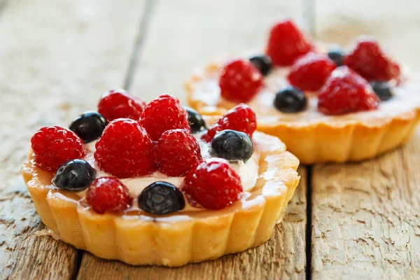 Sweet cakes with berries — Stock Photo, Image