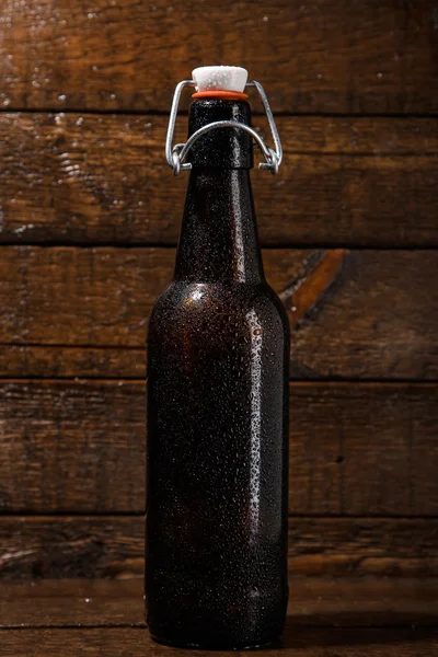 Fles van koud bier — Stockfoto