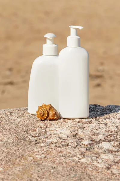 Weiße Flaschen Kosmetik — Stockfoto