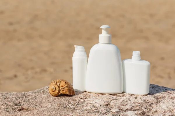Weiße Flaschen Kosmetik — Stockfoto