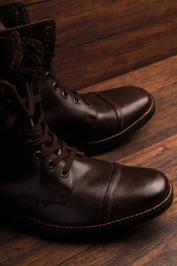 Şık deri çizme