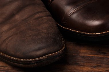 eski ve yeni ayakkabılar