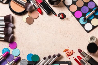 Farklı makyaj ürünleri