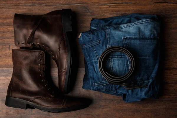 Botas, jeans y cinturón — Foto de Stock
