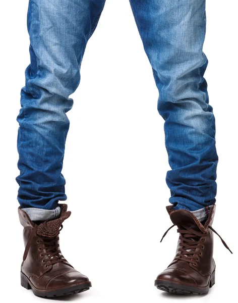 Jambes masculines en jeans et bottes en cuir — Photo