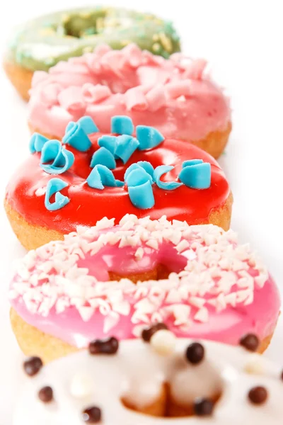 Donuts colorés sur fond — Photo