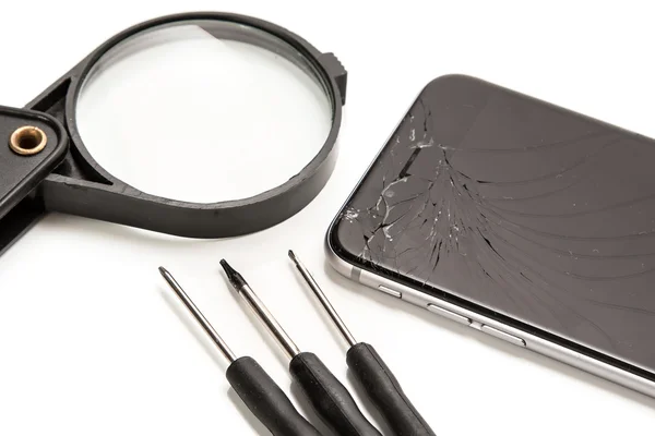 Telefone inteligente e ferramentas para reparo — Fotografia de Stock