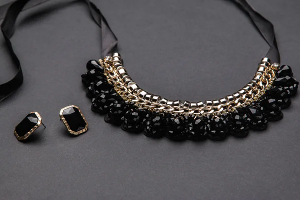 Necklace  and earrings with black stones — Stock Photo, Image