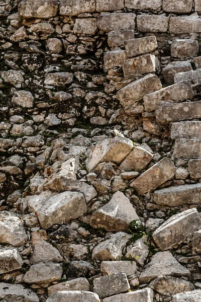 Antiche rovine di pietra — Foto Stock