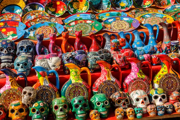 Souvenirs in de lokale Mexicaanse markt — Stockfoto