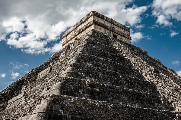 Kukulcan chrám v Chichen Itza — Stock fotografie