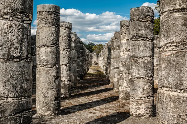 Columns in the Temple of a Thousand Warriors — Stock Photo, Image